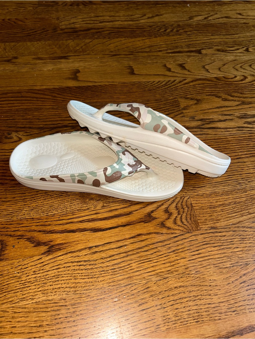 Spenco Fusion 2 Camo Flip Flops Comfort Women’s 9 Men’s 8 Beige Thong Sandal - Picture 8 of 9